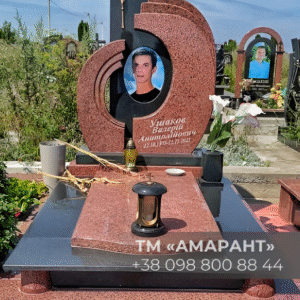 Памятник «АМАРАНТ» с фотокерамикой в арочной форме из гранита фото