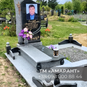 Памятник «АМАРАНТ» из габбро и серого гранита с фотокерамикой фото