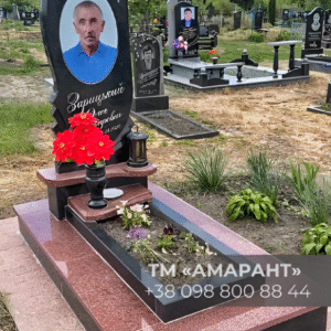 Памятник «АМАРАНТ» из габбро и лезниковского гранита с фотокерамикой и цветником фото