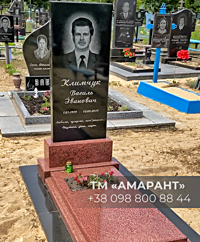 Классический памятник «АМАРАНТ» из красного и чёрного гранита №29