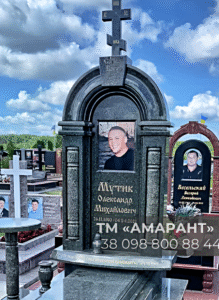 Памятник «АМАРАНТ» с аркой и крестом из габбро с фотокерамикой фото