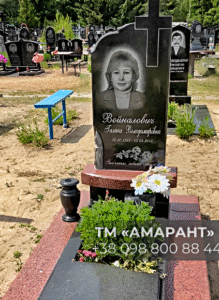 Памятник гранитный «АМАРАНТ» с гравировкой портрета и табличкой фото