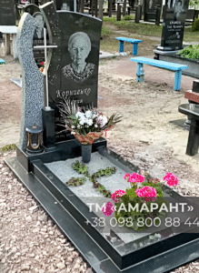 Памятник из гранита «АМАРАНТ» с Фотоовалом и гравировкой фото