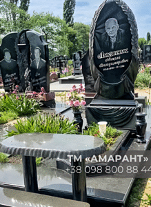 Гранитный памятник овальной формы с барельефом и столиком «АМАРАНТ» фото
