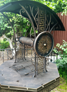 Декоративный колодец "Античный Рим" с орнаментом, бронза, золото, чёрный фото