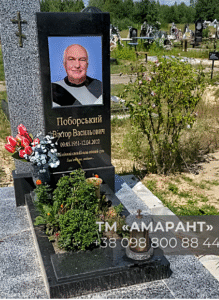 Памятник «АМАРАНТ» с фотокерамикой из габбро и лезниковского гранита фото