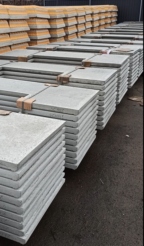 Надгробні бетонні плити протиусадкові армовані для кладовища — готова продукція