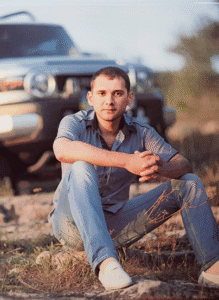 Портрет на пам'ятник керамограніт кольорові таблички фото з природним фоном