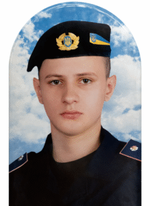 Фото на пам'ятник з керамограніту, портрет чоловіка у військовій формі, арка