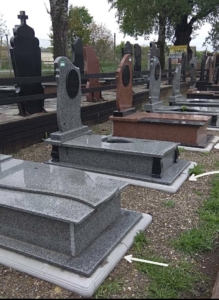 Надгробна плита бетонна під пам’ятник довговічна основа фото встановлення