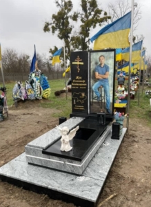 Надгробний меморіальний комплекс із граніту з портретом та декоративною плитою
