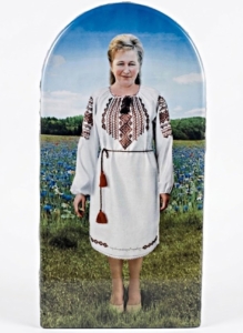 Фотокераміка на пам'ятник з керамограніту – арочна форма, приклад розміщення на пам'ятнику